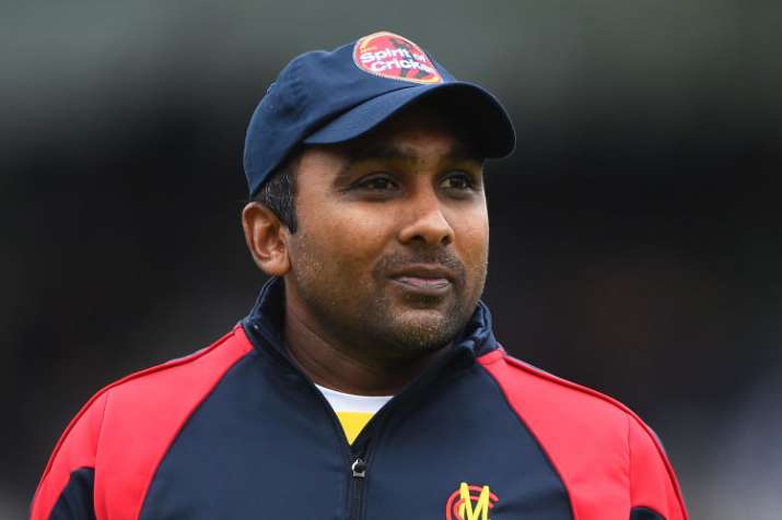 පුතාගේ පන්දු යැවීමේ ඉරියව් ගැන අදහස විමසු පියාට, මහේල දුන් පිළිතුර පුතාගේ පන්දු යැවීමේ ඉරියව් ගැන අදහස විමසු පියාට, මහේල දුන් පිළිතුර