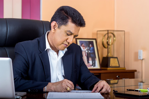 කෝප් කමිටුවේ සභාපති මහාචාර්ය චරිත හේරත් කෝප් කමිටුවේ සභාපති මහාචාර්ය චරිත හේරත්