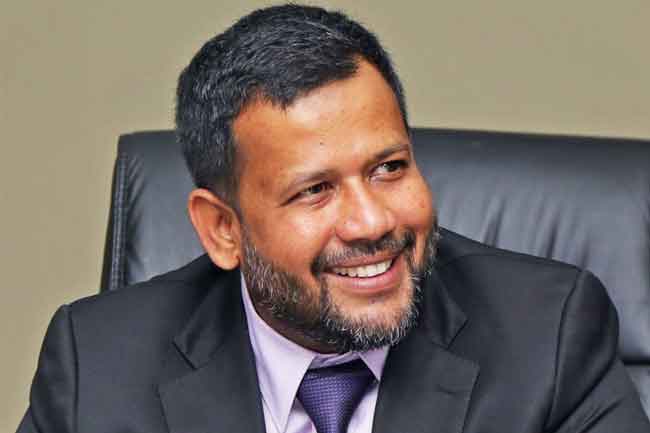 අත්අඩංගුවට පත් රිෂාඩ් පාර්ලිමේන්තුවට අත්අඩංගුවට පත් රිෂාඩ් පාර්ලිමේන්තුවට