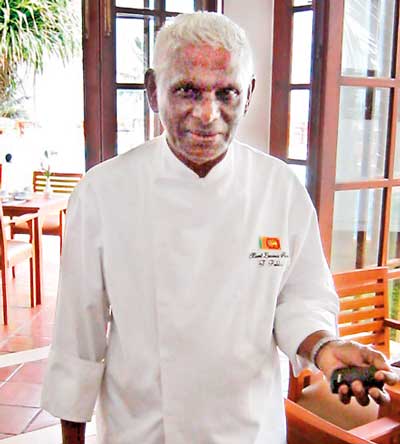 බිරිඳගේ ආදරය වෙනුවෙන් මෙරට විශාලතම සැතපෙන පිළිමය සෑදු සූපවේදියා (Video) බිරිඳගේ ආදරය වෙනුවෙන් මෙරට විශාලතම සැතපෙන පිළිමය සෑදු සූපවේදියා (Video)