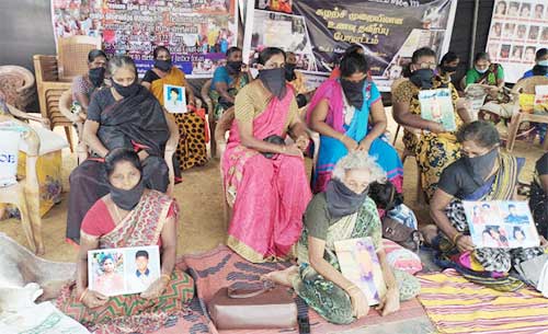 නිදහස් දිනයට විරෝධය පලකරමින් කිළිනොච්චියේ පිරිසක් විරෝධතාවයක නිදහස් දිනයට විරෝධය පලකරමින් කිළිනොච්චියේ පිරිසක් විරෝධතාවයක