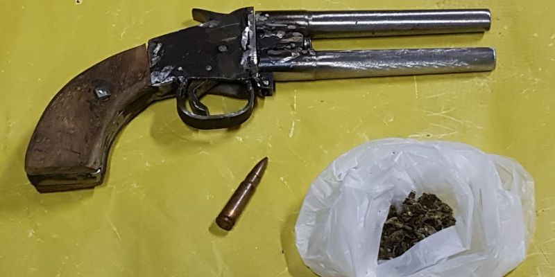 එකවර උණ්ඩ 02 ක් පිට කළ හැකි ගිනි අවියක් මොණරාගලින් සොයා ගනියි එකවර උණ්ඩ 02 ක් පිට කළ හැකි ගිනි අවියක් මොණරාගලින් සොයා ගනියි